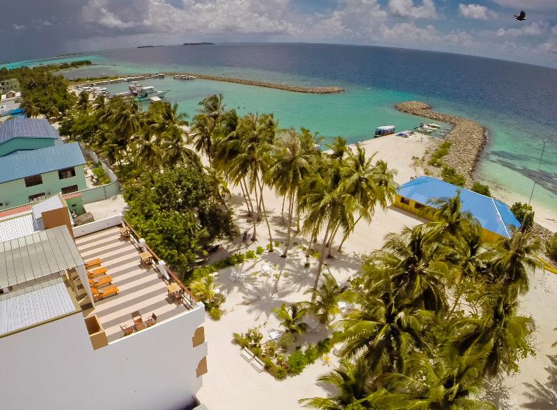 Crystal Sands Beach Hotel At Maafushi Exterior foto