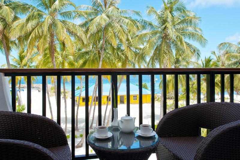 Crystal Sands Beach Hotel At Maafushi Exterior foto